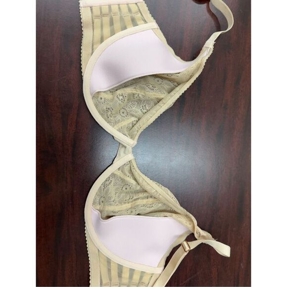 Victoria’s Secret Nude Lace Very Sexy Unlined Plunge 36DDD - Picture 3 of 6